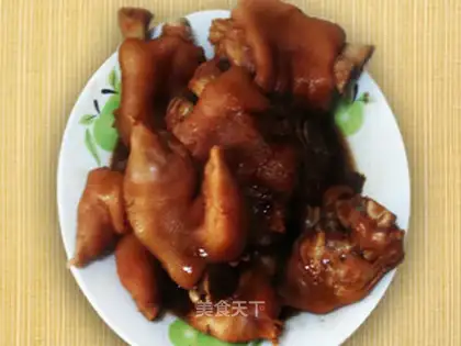 Special braised pig's trotters
