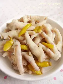 Chicken feet with pickled pepper