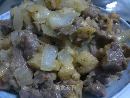 stir-fried pork with diced naan