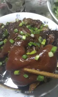 Braised pig's trotters with rice wine