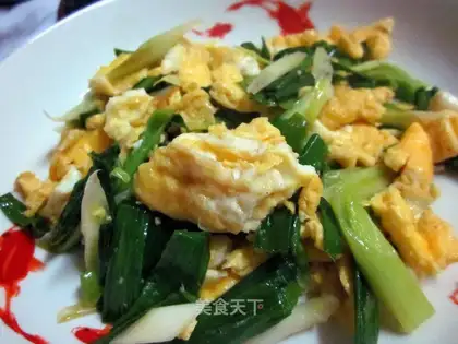 Scrambled eggs with garlic sprouts