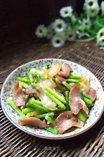 stir-fried bacon with garlic moss