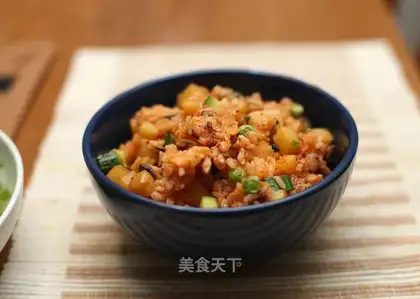 Mixed fried rice with pickles and potatoes