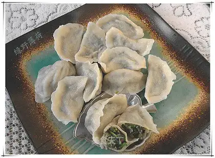 Green stuffed dumplings