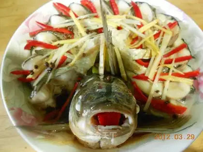 Steamed grass carp
