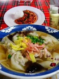 Big wonton with green vegetables and fresh meat