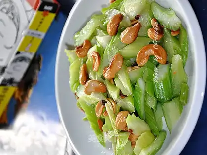 stir-fried cashew nuts with celery