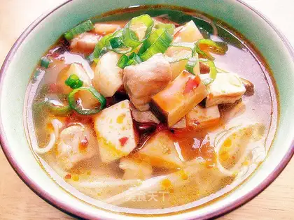 Noodles in spicy sauce