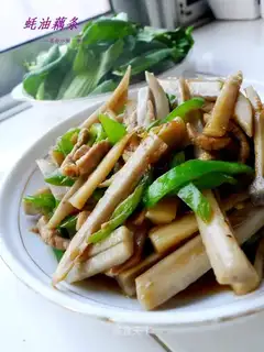 Lotus root strips in oyster sauce