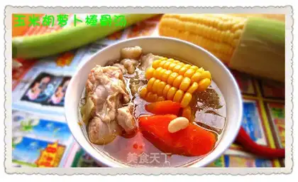 Corn and carrot stick bone soup