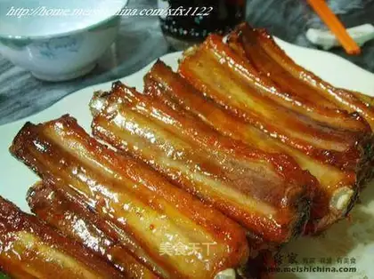 Grilled pork ribs with garlic