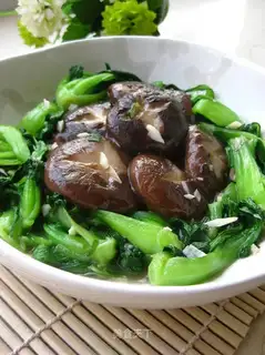 Mushrooms and green vegetables