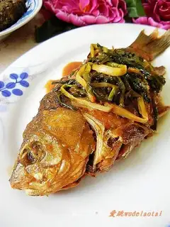 Crucian carp with onion
