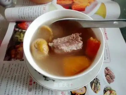 Papaya and chestnut ribs soup