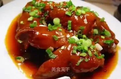 Sauce pig's trotters