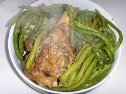 Stewed pork and beans