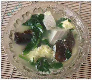 Fungus and spinach soup