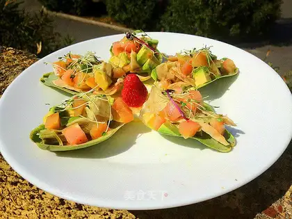 Grilled chicken salad with artichoke