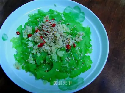 Sesame and garlic balsam pear
