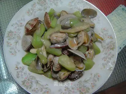 stir-fried loofah with clams
