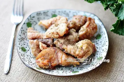 crucian carp slices with salt and pepper