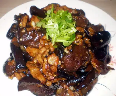 Braised eggplant with pork slices