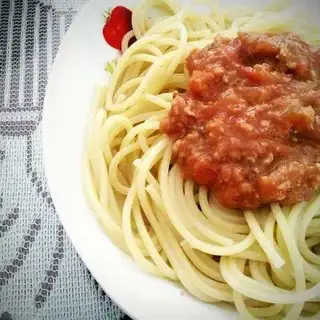 Spaghetti with tomato beef