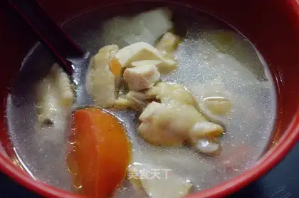 Chicken soup with tomato and potato
