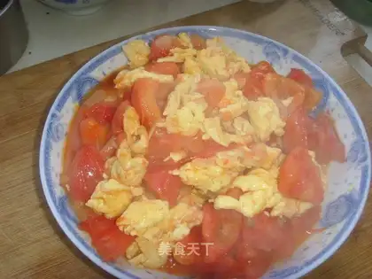 Scrambled tomatoes with eggs