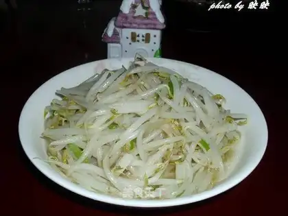 stir-fried bean sprouts