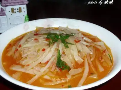 Sour and spicy shredded white radish