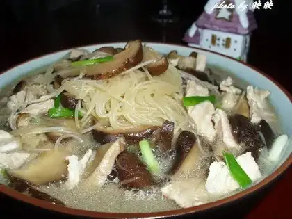 Mushroom vermicelli broth