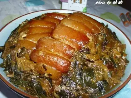 Braised pork with tea tree mushroom and plum vegetable