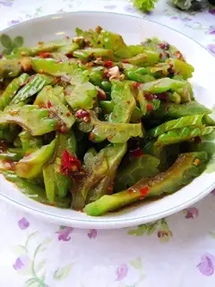 Laoganma mixed with bitter gourd