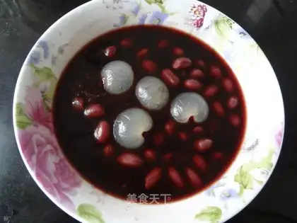 Black rice, peanut and longan porridge