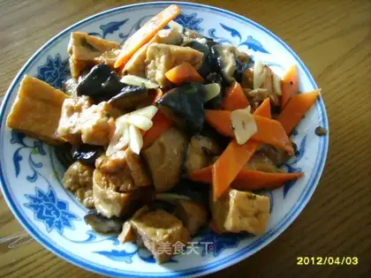 Braised tofu with mushrooms
