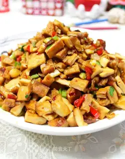 stir-fried dried bean curd with green garlic and radish