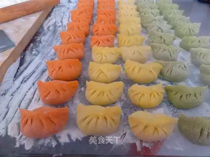 Three-color double mushroom perch dumplings
