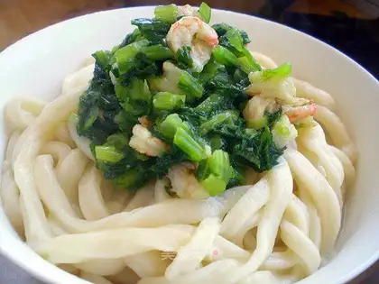 Hand-rolled noodles with cabbage and shrimp