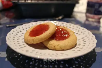 Strawberry jam cookies