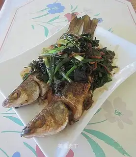 Pan-fried fish with perilla