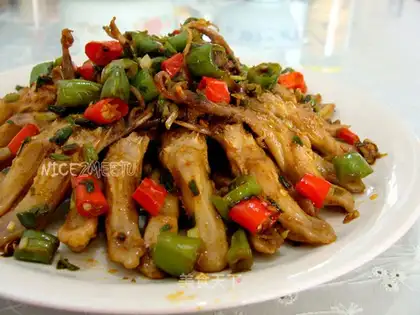 Duck tongue with onions and cumin