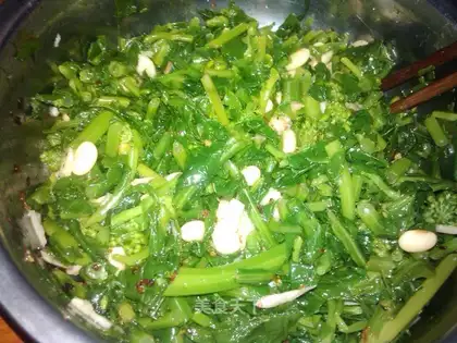 Rapeseed mixed with soybeans