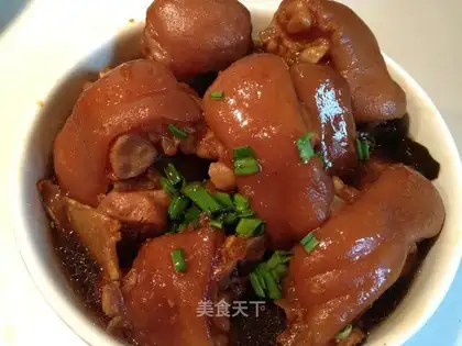 braised pork knuckles in red