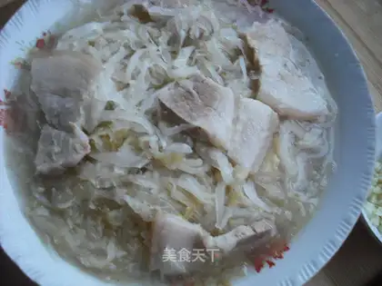 Blanched white pork with pickled cabbage