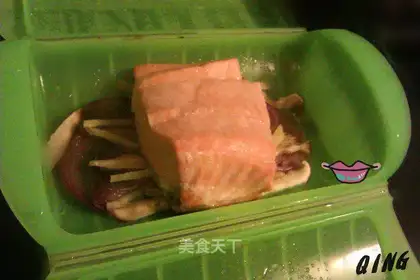 Steamed salmon