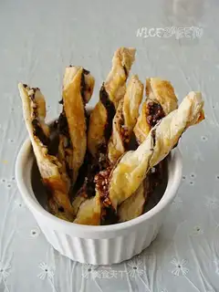 Almond Chocolate Crispy Strip