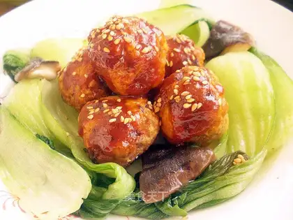 Sweet and sour lotus root meatballs