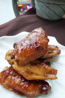 Braised chicken wings with barbecued pork sauce