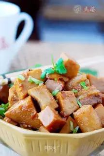 Stewed pork belly with taro